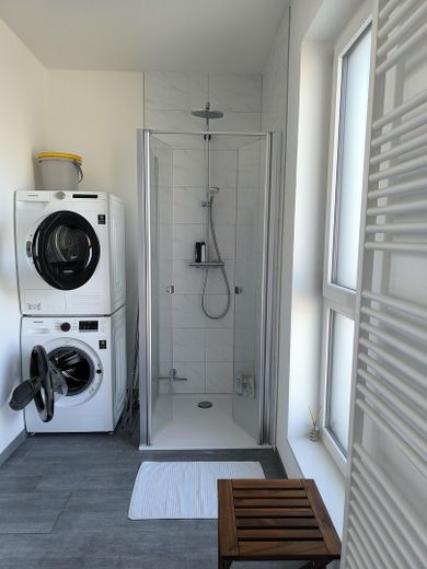 PENTHOUSE Frankfurt, direkt am MAIN, nähe Uniklinik, TG, Skylineblick, Provisionsfrei, Möbliert – Foto 32