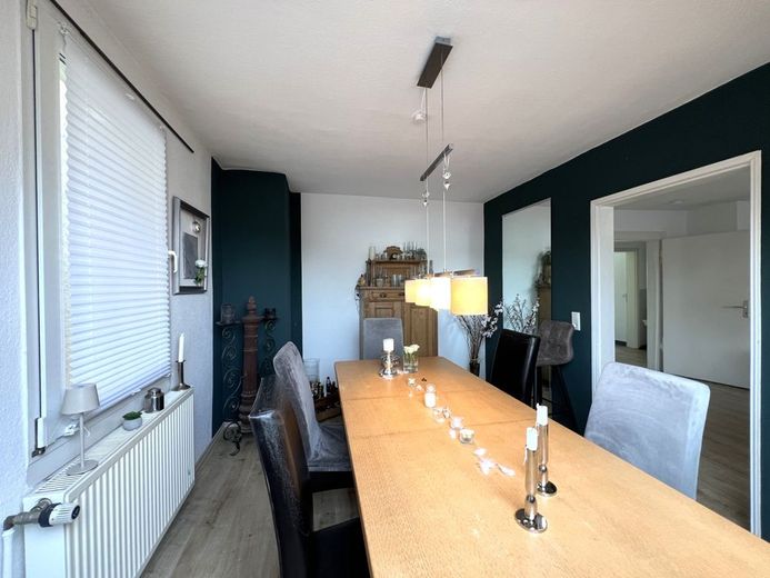 Zentrumsnahes Wohn- und Geschäftshaus (1 Gewerbe + 3 Wohnungen) in Schwelm - voll vermietet – Esszimmer DG