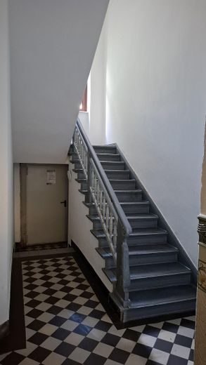 Bezugsfreie ETW, 2 Zimmer, 60qm, provisionsfrei, direkt v. Eigentümer – Treppenaufgang