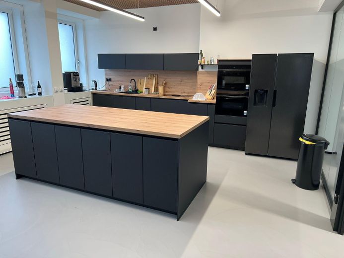 Langfristige Untervermietung | Moderne Co-Working Arbeitsplätze| nahe Hauptbahnhof Essen – Küche 1