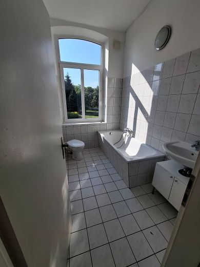 Bright 3-room apartment with far-reaching views in Rieps – Badezimmer