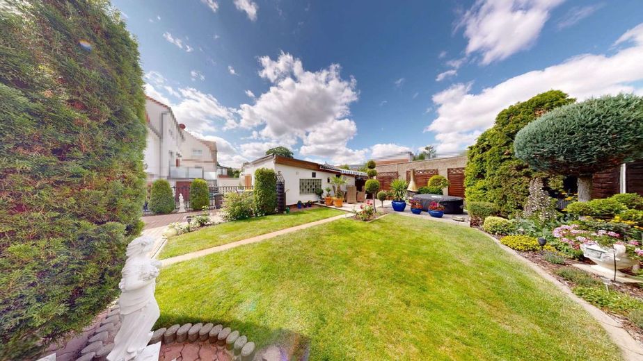Familienhaus mit 162 m², Wintergarten und Garten in zentraler Lage von Burg bei Magdeburg – Garten