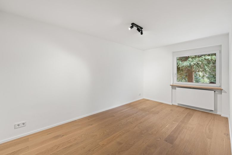 Exklusiv modernisierte 4-Zimmer-Wohnung mit Balkon in ruhiger Wohnlage – Erstbezug – Kinderzimmer/Büro