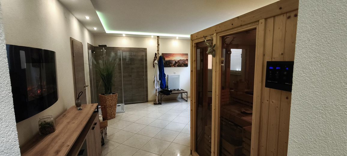 Detached single-family house with granny flat in an unobstructed location on the edge of town – Sauna UG