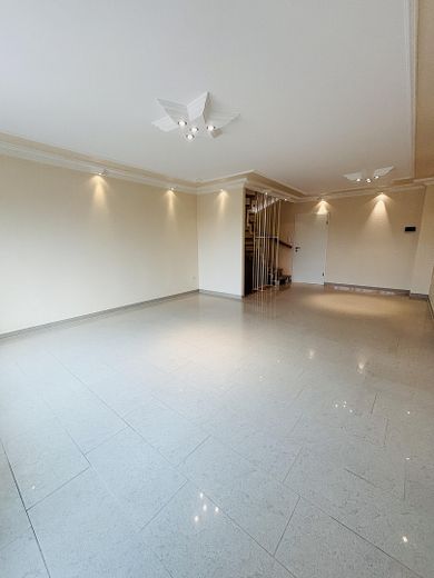 Stilvolles Reiheneckhaus mit Garage Stellplatz und ausgebautem Dachbereich mit Badezimmer – Foto 6