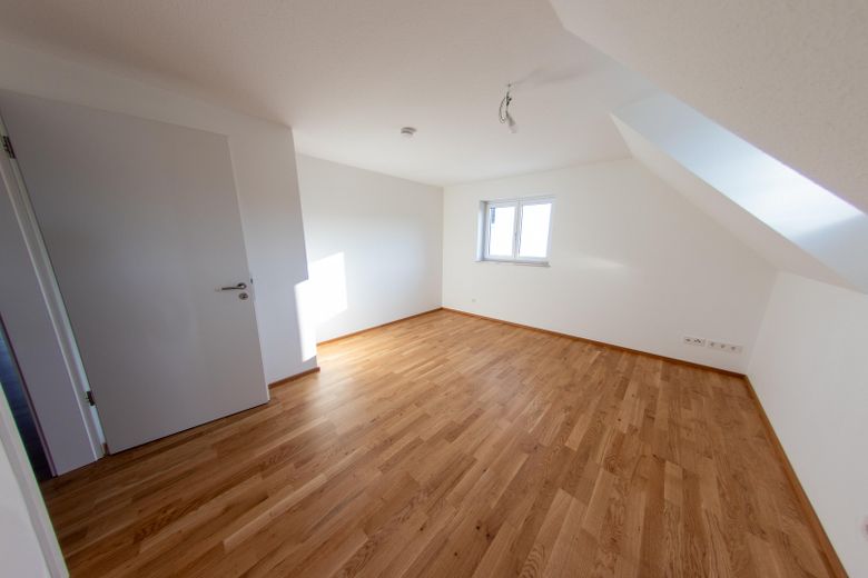 Moderne Neubau-Maisonettewohnung mit hochwertiger Ausstattung, Balkon und EBK – Arbeitszimmer