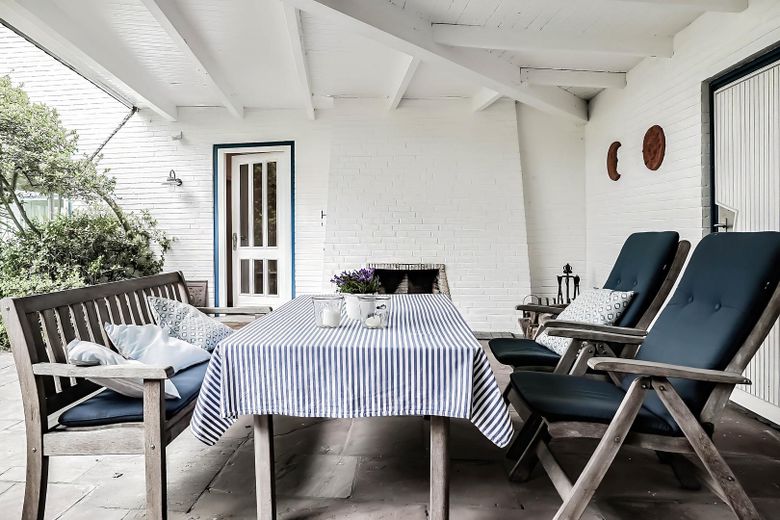 TOPLAGE: AUßERGEWÖHNLICHES ANWESEN MIT EIGENEM FLUßUFER (AUF ANFRAGE) – Veranda mit offenem Kamin