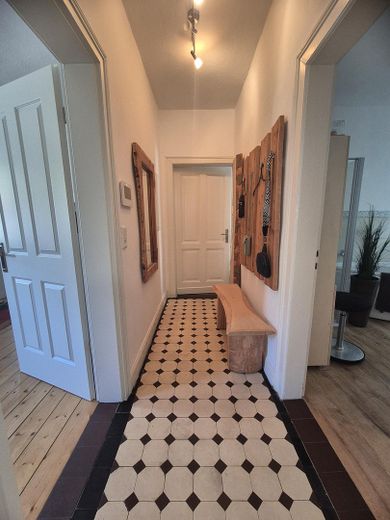 Elegante casa bifamiliare ristrutturata con terreno edificabile urbanizzato a Diemelsee-Adorf – Flur EG