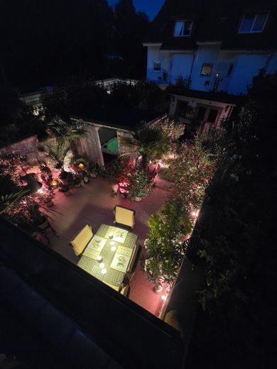 Oberkrämer - interessantes, saniertes & gepflegtes RMH mit Luxusausstattung – Terrasse / Gartenbeleuchtung