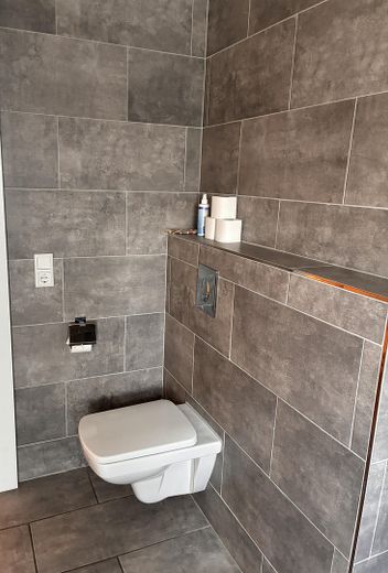 3 helle, ruhige Büros (je ca. 21 m²) in Bürogemeinschaft zentraumsnah – WC