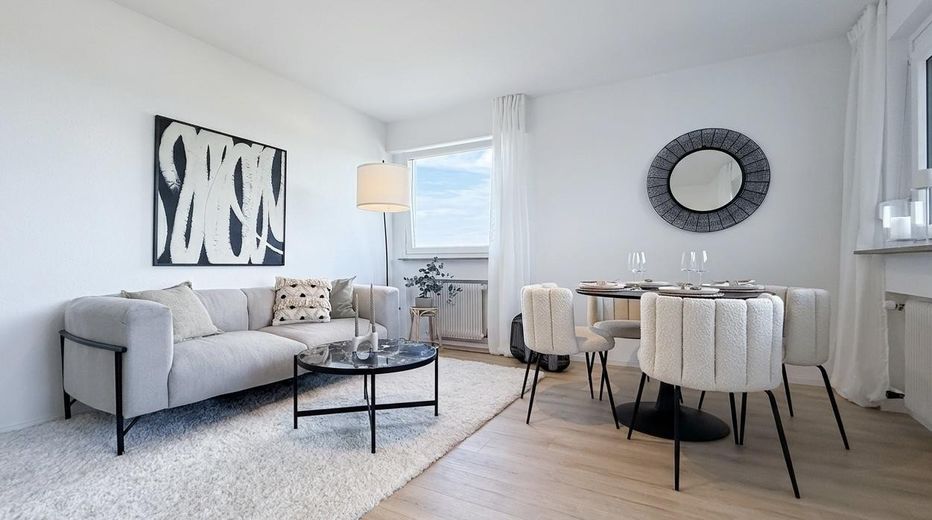 Mudarse en lugar de renovar: apartamento de 2 habitaciones recién modernizado con vistas panorámicas – Wohn-/Esszimmer
