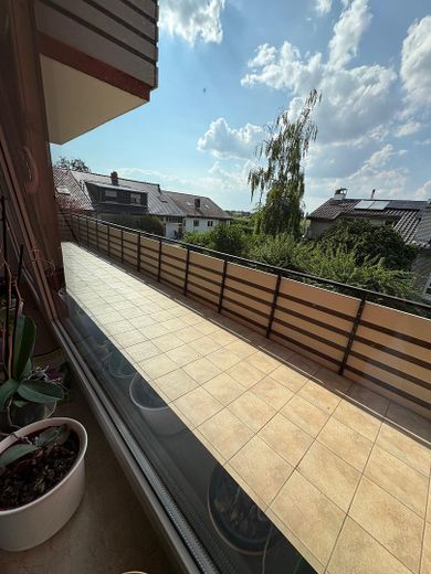 4 kamers, keuken, badkamer, balkon, 1e verdieping, opgeknapt, hoogwaardige staat, bij de eigenaar – Balkon