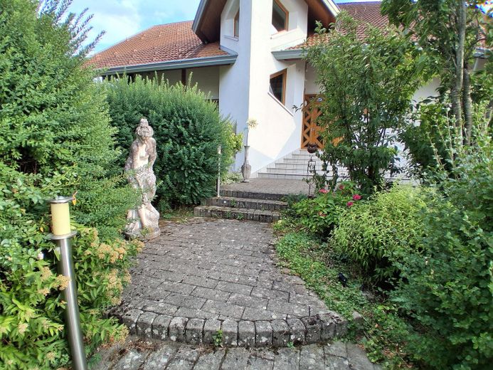Das besondere Haus, mit sehr großem Grundstück, in einer Region wo andere Urlaub machen – Eingang-2