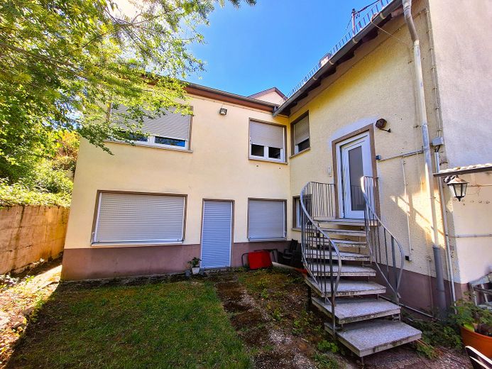 Maison plurifamiliale avec grand terrain dans un emplacement privilégié à Bad Kreuznach Süd – 3 Eingang OG Wohnung
