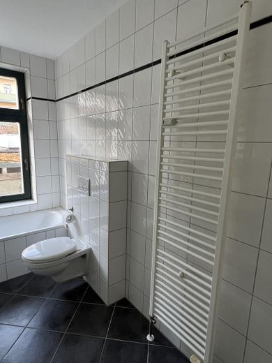 شقة تمليك من 3 غرف شاغرة للسكن في مركز-غرب – Badezimmer