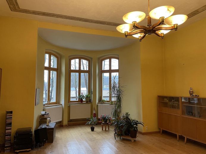 Idyllische Villa/Mehrfamilienhaus in grünem Erholungsort (Harz) - mit Ausbau-/Investmentpotential – Großes Erkerzimmer 1. OG