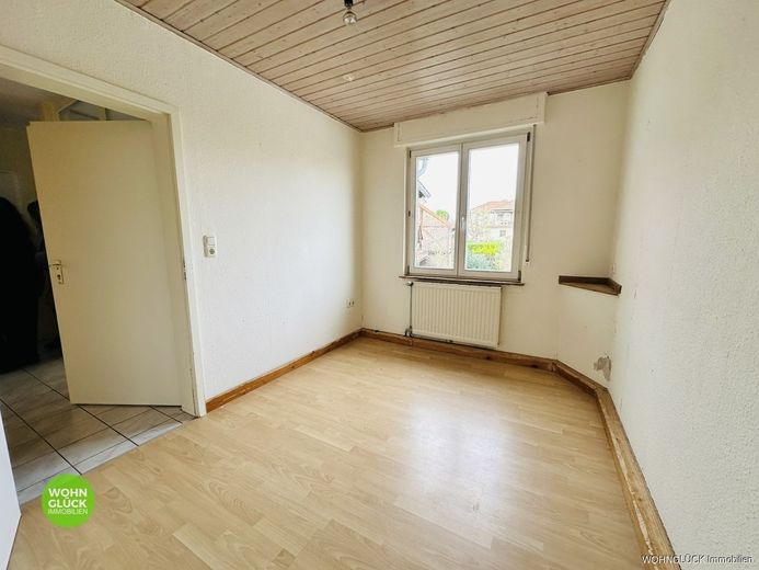 Familienhaus mit Scheune - Ausbaupotential! – Schlafzimmer1_OG