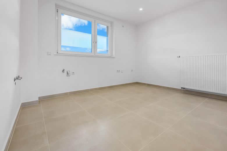 Erstbezug: Frisch sanierte 2-Zimmer-Wohnung mit Loggia – Küche 