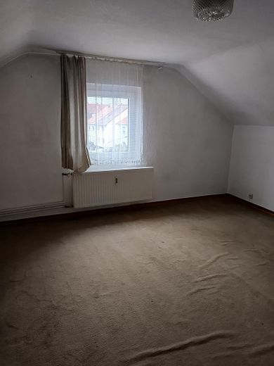 Doppelhaushälfte mit Ausbaureserve – Zimmer DG