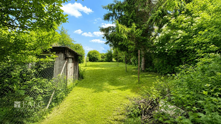 ***Doppelhaushälfte wartet auf neuen Glanz*** – Garten