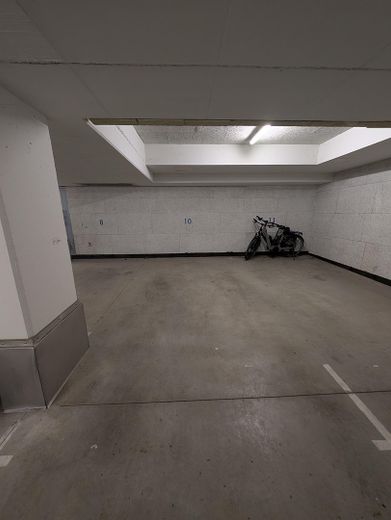 Moderno appartamento di 2 locali con ampio balcone e posto auto in garage sotterraneo a Monaco-Obermenzing – senza commissioni – 12.	Tiefgaragenstellplatz