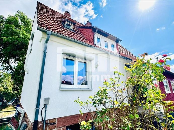 Kernsaniertes Einfamilienhaus mit Doppelgarage, großem Garten und Home-Office-Oase – الصورة 1