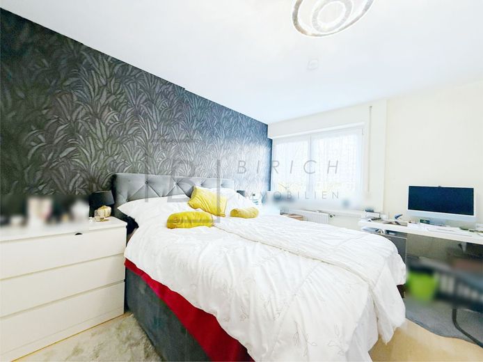 Immediately available: Well-maintained 4.5-room apartment with garage, balcony &amp; elevator – Schlafzimmer