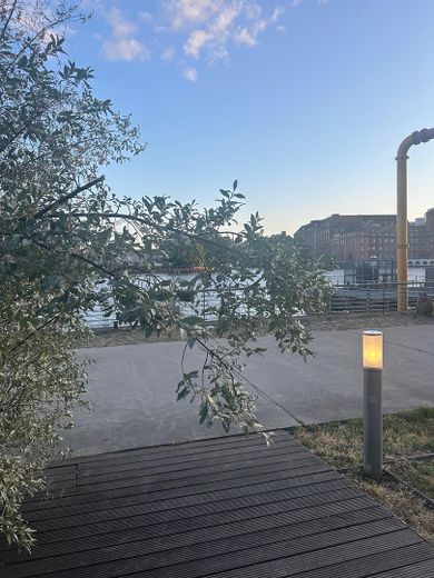 Ambiance penthouse avec vue sur la Spree - appartement lumineux de 4,5 pièces à Friedrichshain – Spreepromenade vor der Tür