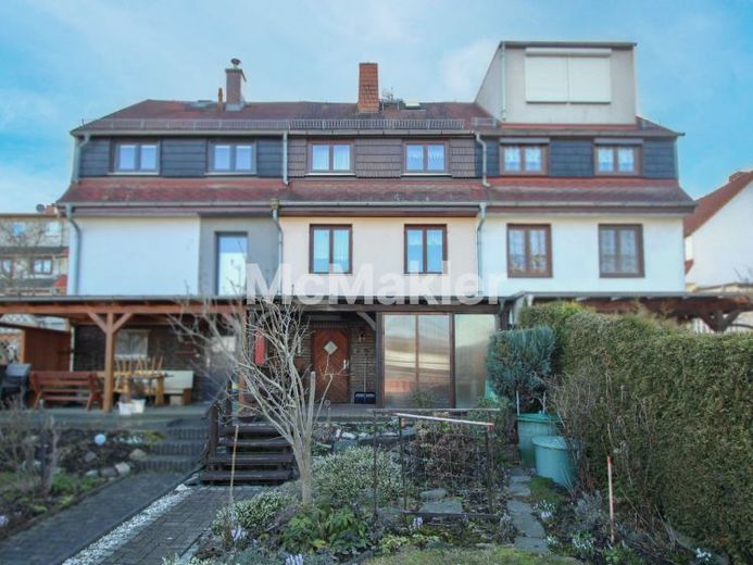 Renovierungsbedürftiges Reihenmittelhaus mit Terrasse und Stellplatz – 5 Zimmer auf ca. 70 m² – Foto 1