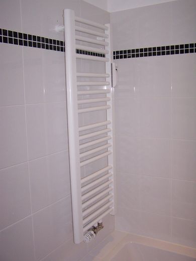 SCHWABING-WEST HELLE, MODERNISIERTE 2-ZIMMER-WOHNUNG MIT LOGGIA, SCHWIMMBAD UND GROSSER DACHTERRASSE – Details