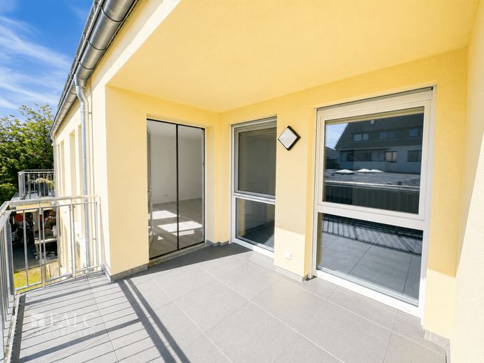 Barrierefrei wohnen mit Sicherheit - Moderne 2 Zimmerwohnung mit Aufzug, Balkon und Pflegeangebot – Balkon Ansicht Wohnung