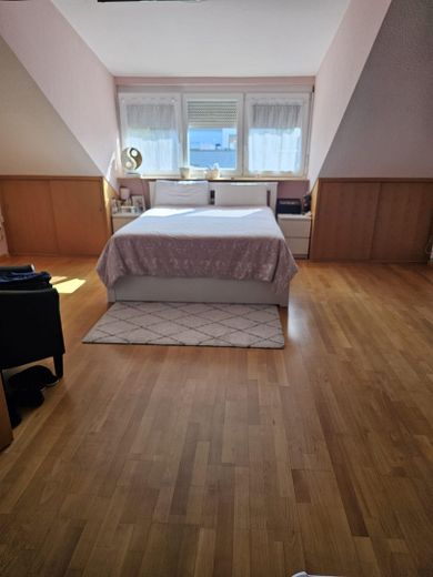 Maison mitoyenne centrale exclusive avec piscine et climatisation – Schlafzimmer