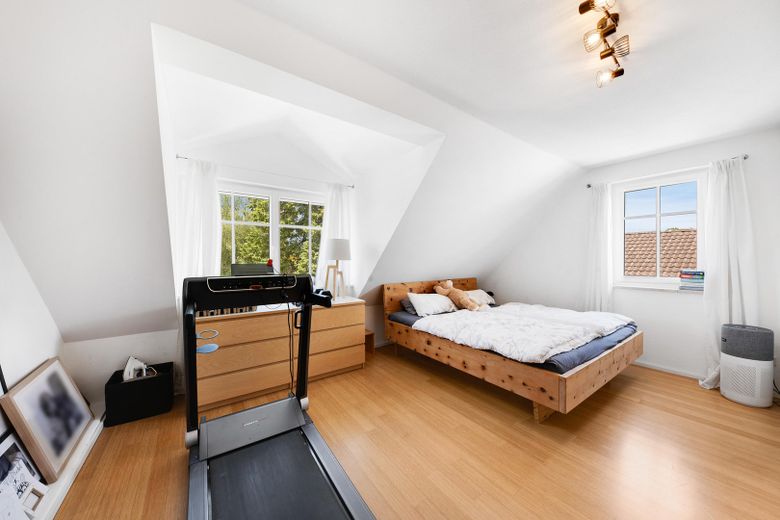 Design-Maisonette (Alleinige Etage) | KfW-A+, Galeria, kominek | blisko S-Bahn Untermenzing – Schlafzimmer EG