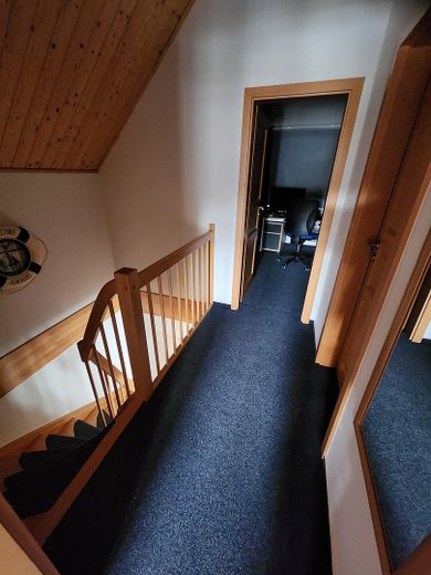 Ferienhaus mit eigenem Bootsliegeplatz – Treppenhaus 2