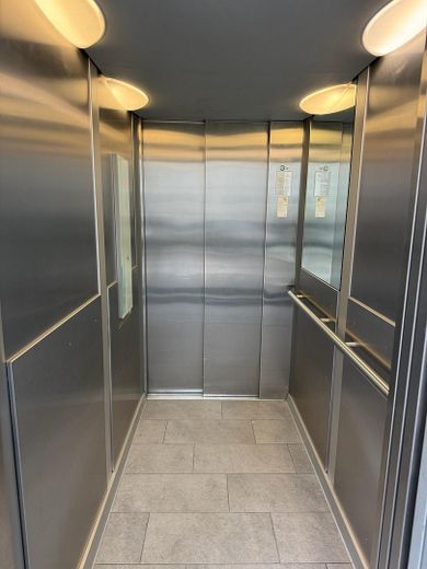 Amueblado: moderno apartamento de 4 habitaciones en los Welfenhöfen (limitado a dos años) – Fahrstuhl