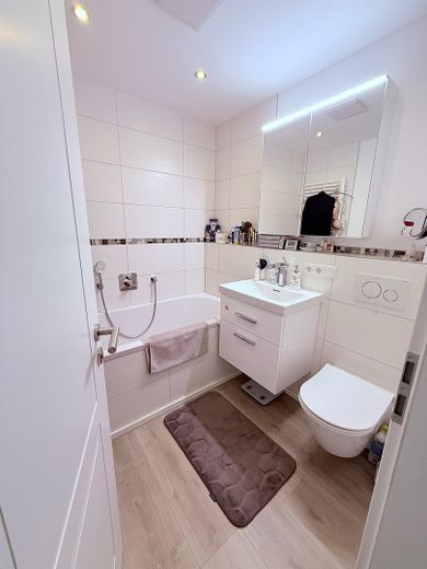 Bad mit Badewanne