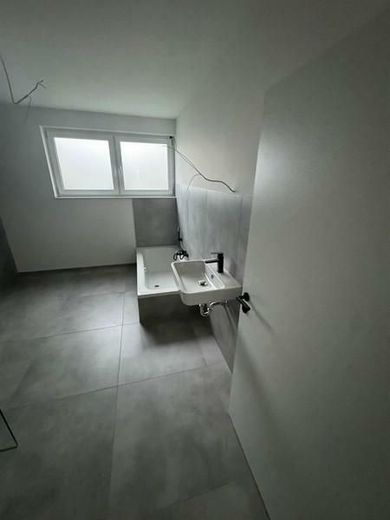 ETW rollstuhlgerechte modernste Ausstattung - NEUBAU - hervorragende Lage - nachhaltige Bauweise – 31 Bad mit Wa und Hygienebereich