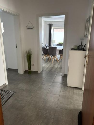 Helle 3-Zimmer Wohnung 79m² mit Balkon, optional Garage | gute Anbindung nach DUS, Neuss, MG – Flur