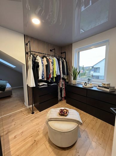 Casa a schiera terminale di lusso | 225 m² | Ristrutturata a nuovo nel 2025 | Classe A+ | FV + Swim Spa – Ankleidezimmer OG