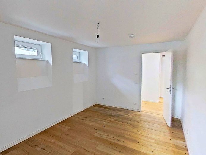 Moderno y espacioso piso de 3,5 habitaciones con TERRAZA y COCINA INTEGRADA en el oeste de Stuttgart – Ansicht II: Schlafzimmer I