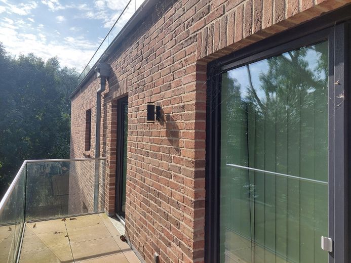 Südbalkon, verbindet beide Sch