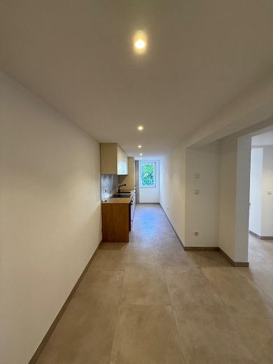 First occupancy after complete renovation | 2-room ground-floor apartment with fitted kitchen – Einbauküche