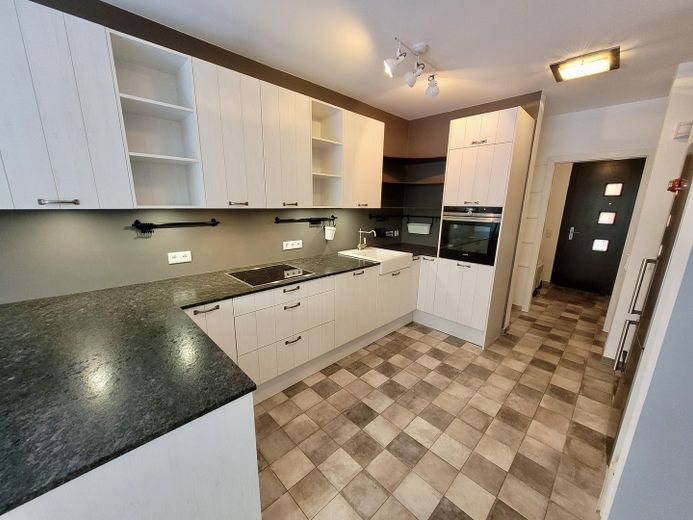 Modernes Townhouse im historischen Herzen von Potsdam mit Terrasse & TG-Stellplatz – EG Wohnküche I