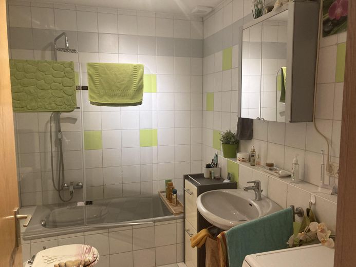 Ruhig gelegene 2,5-Zimmer-Wohnung nahe Uniklinikum (UKW) – Bad m. Waschmaschinenanschluss