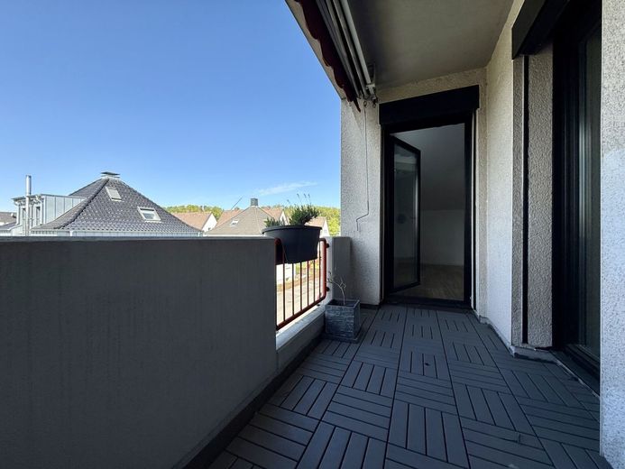 Fröndenberg-Westick: Eigentumswohnung der besonderen Art mit Balkon plus Tiefgaragenstellplatz! – Balkon