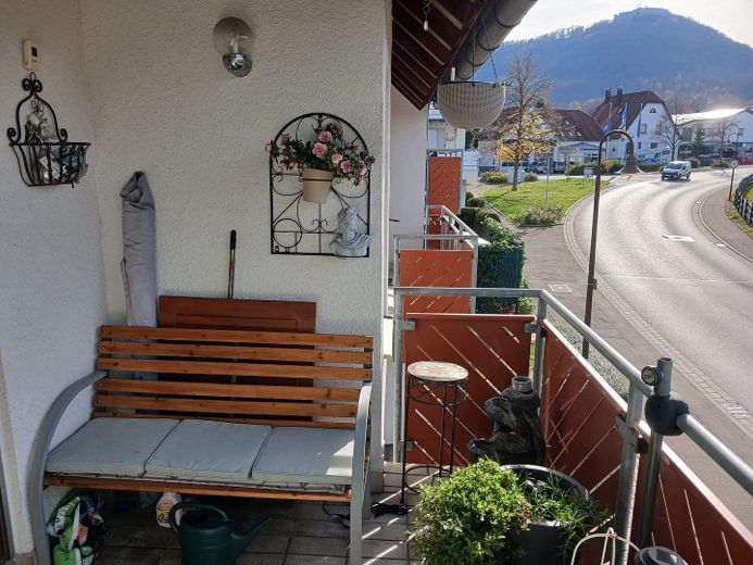 Ihr neues  Zuhause nähe am Thermalbad - 2,5 Zimmerwohnung mit Wohlfühlcharakter – Hohen Neuffen Blick vom Balkon
