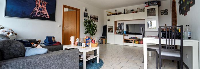 gepflegte 3-Raum-Wohnung mit Balkon – Wohnzimmer aus Sicht Balkon