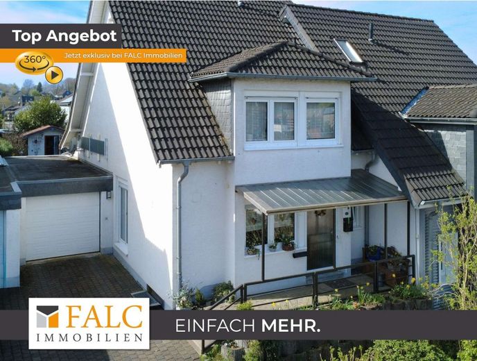 Familienfreundliche Doppelhaushälfte mit Garten, Terrasse &amp; Doppelgarage – Außenansicht
