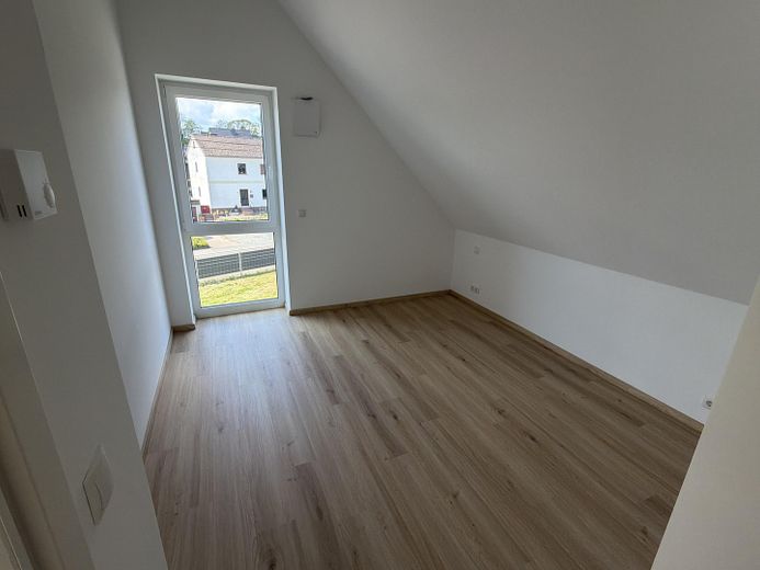Nouveau projet haut de gamme : 3-4 pièces avec faibles charges (bâtiment KFW55) – Schlafzimmer 1 DG