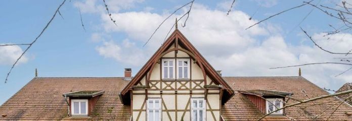 Kernsaniert und Energieklasse A: Rittmeisteranwesen mit ausgebautem Stall und Ländereien